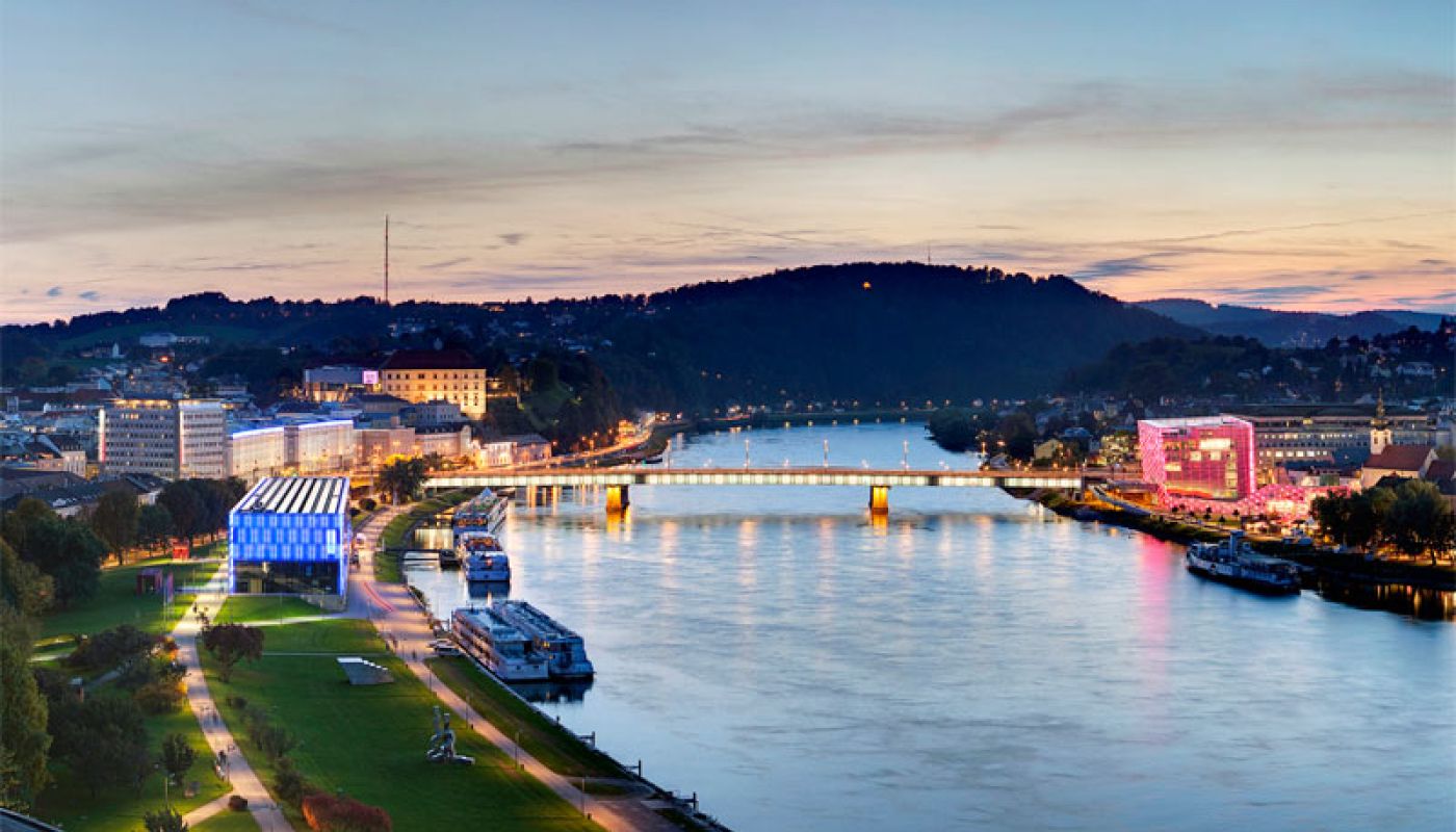 Blick auf Linz - Lentos,Donau, Ars Electronica Center. Copyright: Linztourismus-Johann Steininger