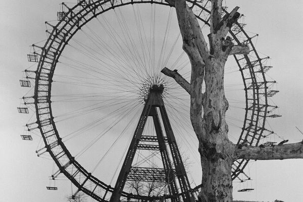 The burned-out Viennese giant ferris wheel in 1945. Photo by Yoichi Okamoto